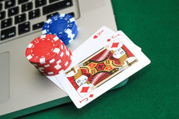 De la théorie à la pratique : améliorer votre jeu de poker